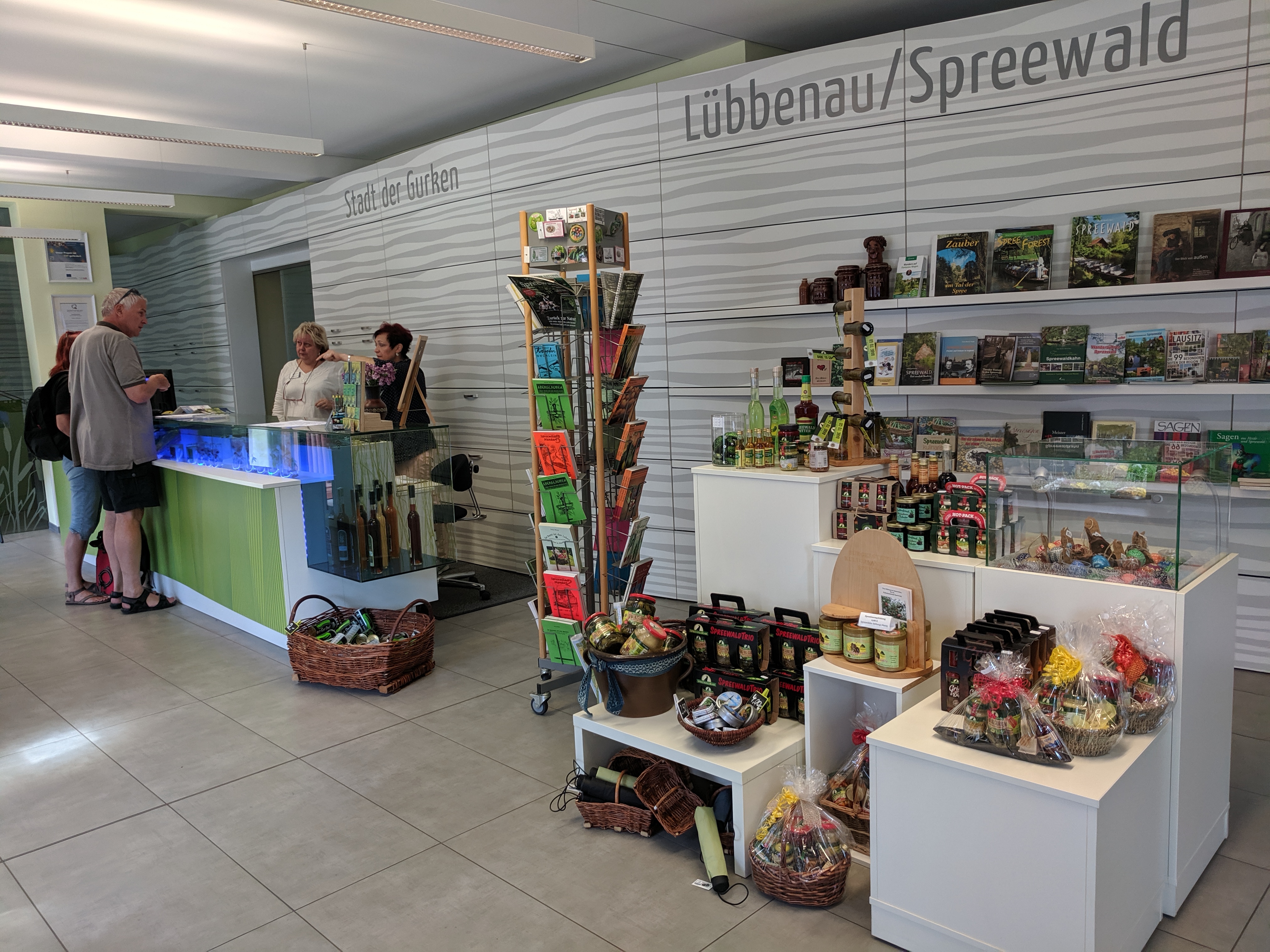 Innenraum der Touristinformation Lübbenau