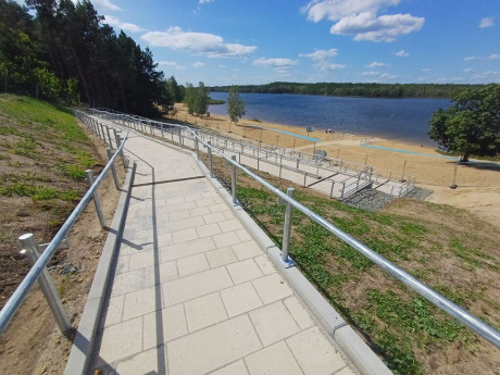 Rampe zum Strand am Familienpark Senftenberger See in Großkoschen