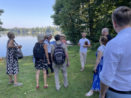 Geschäftsführer Stephan Gabler erklärt und zeigt seinen Standort Neupitz