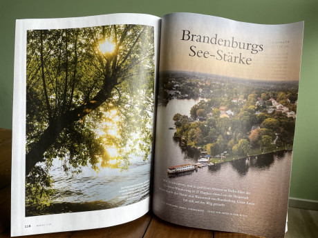 Ein Artikel zum Wanderland Brandenburg im aufgeklappten Merian Heft