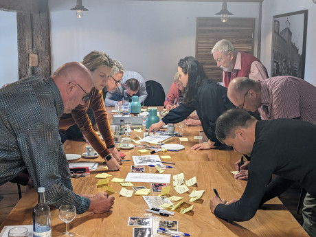 Speed idiation Ideensammlungen auf Zetteln