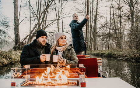 Bild von einer Winterkahnfahrt mit Kaminfeuer