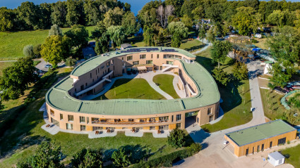 Luftbildaufnahme des 360° by teamgeist Resort