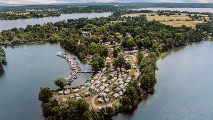 Luftaufnahme des Campingplatzes Riegelspitze in Brandenburg