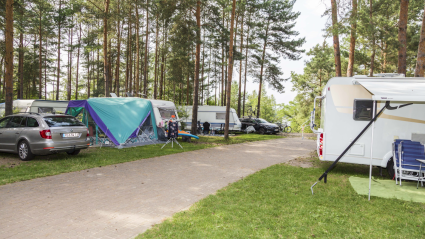 Wohnwagen stehe auf dem Campingplatz Familienpark Senftenberger See