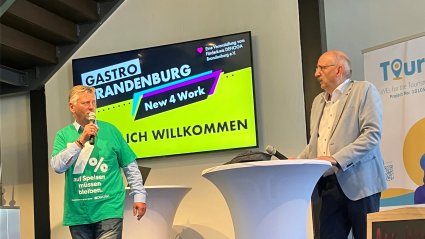 Olaf Schöpe und Olaf Lücke auf Podium Gastro Brandenburg