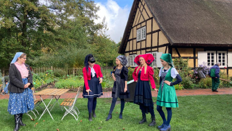 Modenschau im Freiland Museum Lehde