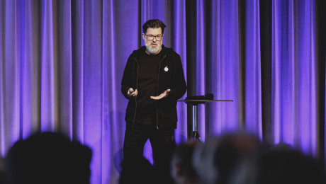 Stefan Möhler Netzvitamine GmbH als Gastredner auf der Bühne