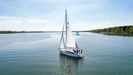 Luftbild der Segelyacht Hans Albers