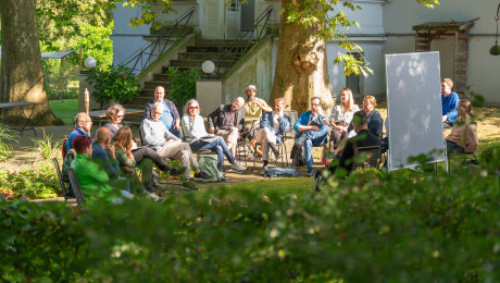 Foto von Arbeitssituation in kreativer Atmosphäre