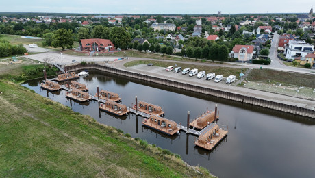 Schwimmende Iglus im Nedwighafen Wittenberge