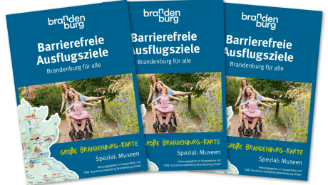 Fächerdarstellung des Titelbildes der barrierefreien Ausflugskarte Land Brandenburg 2025