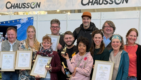 Gruppenbild der Preisträger des "Goldenen Rollstuhls" 2026 auf der CMT Stuttgart am 23. Januar 2026