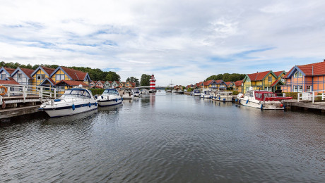 Ferenhäuser mit Bootssteg, Hafendorf Rheinsberg
