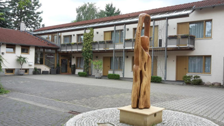 Innenhof Hotel Port Inn Eichwalde