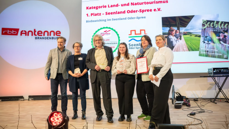 Team Seenland Oder-Spree bei Übergabe des 1. Platzes pro agro marketingpreis Grüne Woche