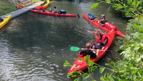 Paddelboote auf dem Wasser in Lübben