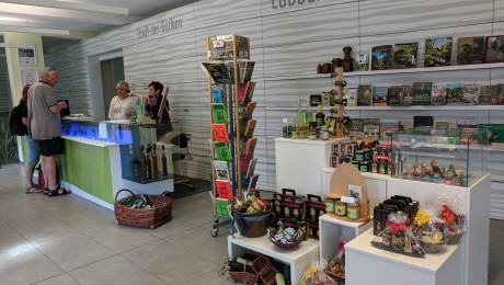 Innenraum der Touristinformation Lübbenau