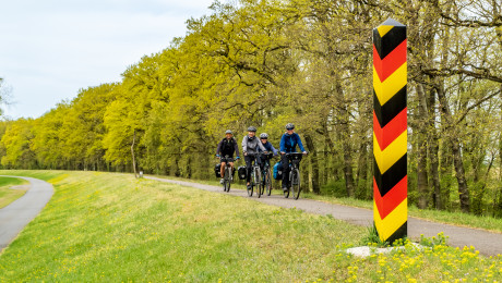 Radfahrer auf dem Oder-Neiße-Radweg