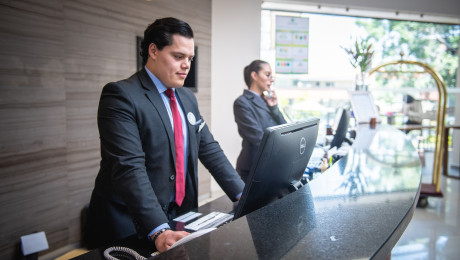 Rezeption mit Rezeptionist