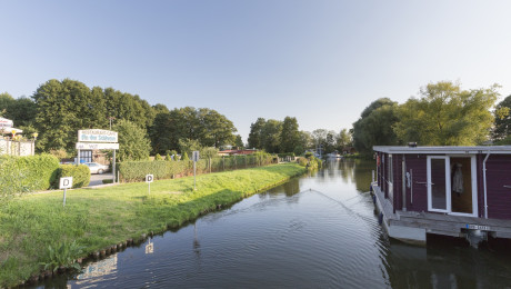 Foto vom Hausboot an der Schleuse Himmelpfort