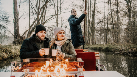 Bild von einer Winterkahnfahrt mit Kaminfeuer